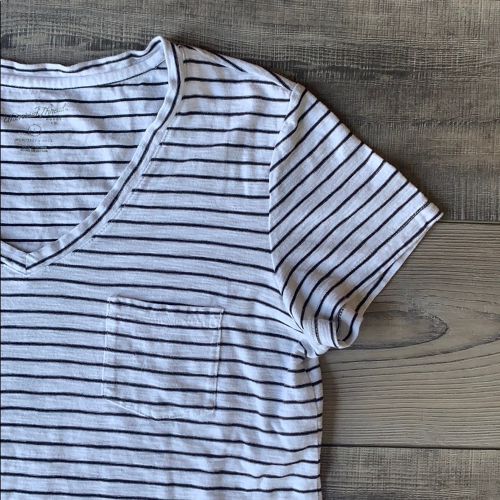 Universal Thread Striped V Neck Top Size Size S - image 1